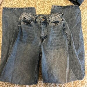 Mid-Rise blue denim jeans SO FLATTERING